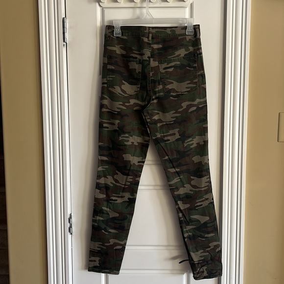 Forever 21 Camo Jeans. Sz- 28 regular - Picture 2 of 2